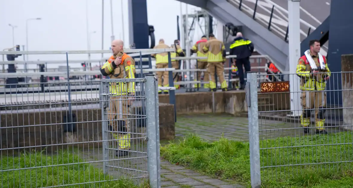 Brandweer redt slachtoffer uit voertuig