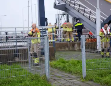 Brandweer redt slachtoffer uit voertuig