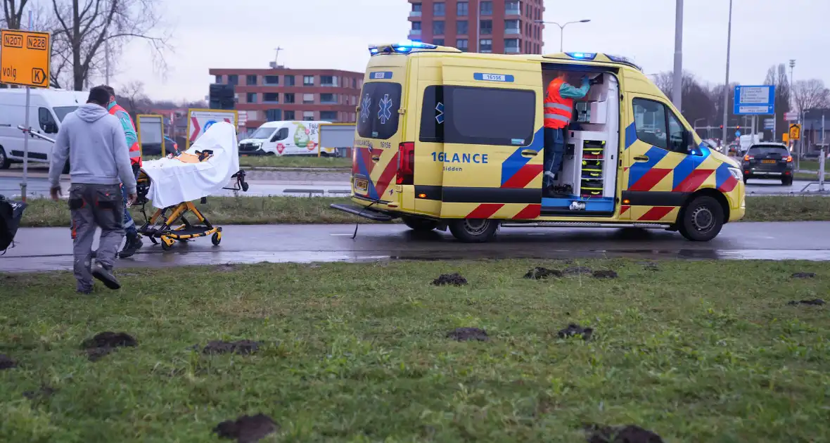 Brandweer redt slachtoffer uit voertuig - Foto 1