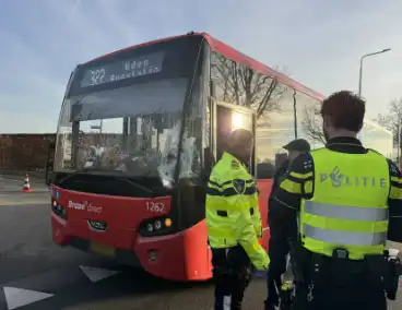 Fietser ernstig gewond bij aanrijding met lijnbus