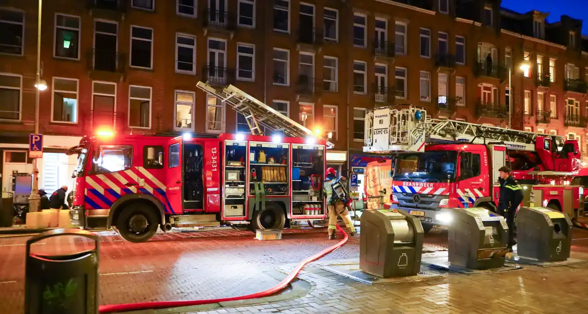 Grote brand op woning in Amsterdam