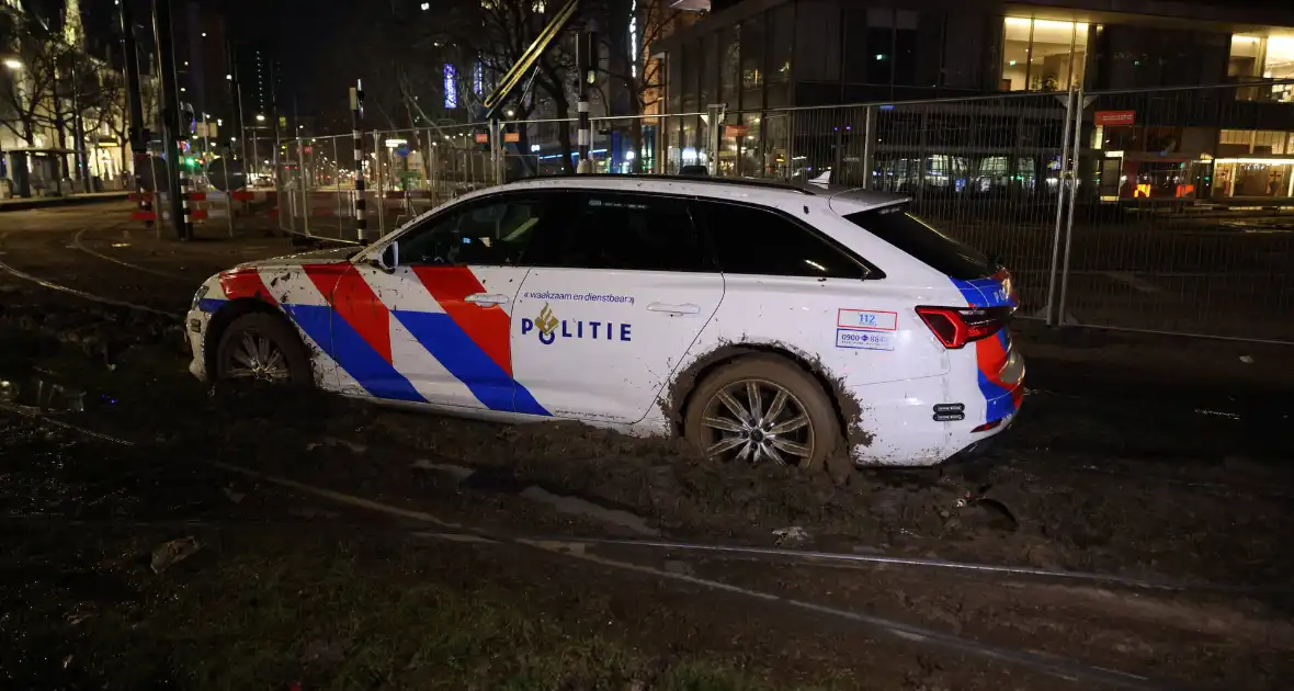 Snelle Audi strandt opnieuw in de modder: déjà vu voor hulpdiensten - Foto 12