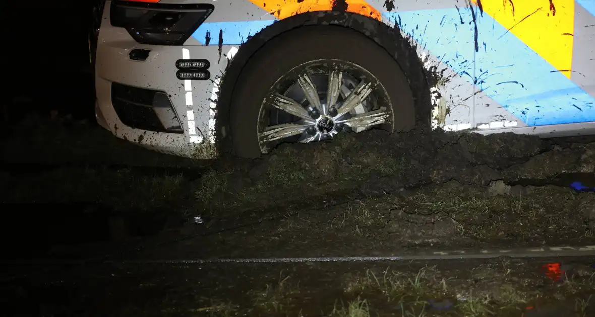 Snelle Audi strandt opnieuw in de modder: déjà vu voor hulpdiensten - Foto 13