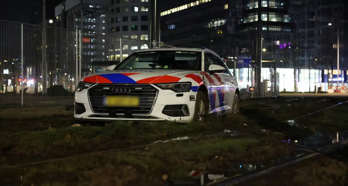 Snelle Audi strandt opnieuw in de modder: déjà vu voor hulpdiensten - Foto 15