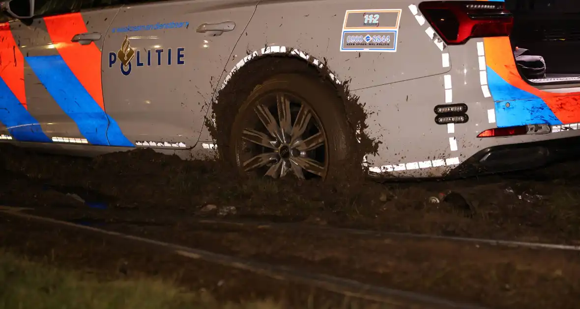 Snelle Audi strandt opnieuw in de modder: déjà vu voor hulpdiensten - Foto 9