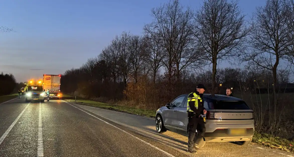 Vrachtwagen rijdt man aan, slachtoffer naar ziekenhuis - Foto 2