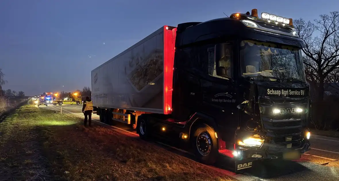 Vrachtwagen rijdt man aan, slachtoffer naar ziekenhuis - Foto 4