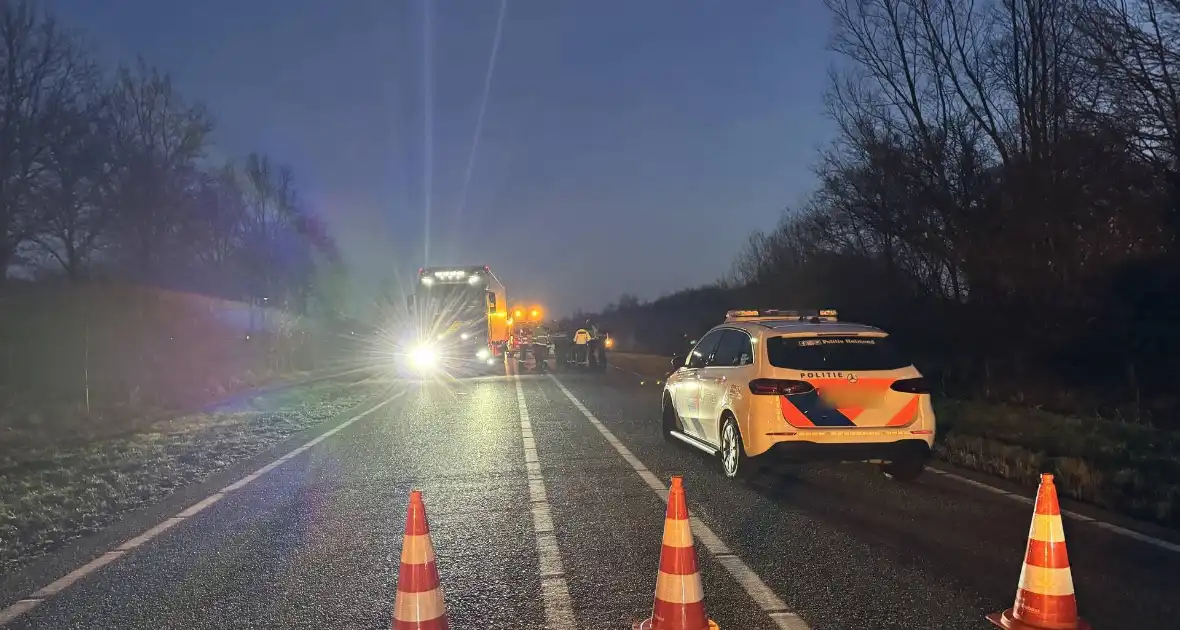 Vrachtwagen rijdt man aan, slachtoffer naar ziekenhuis - Foto 6