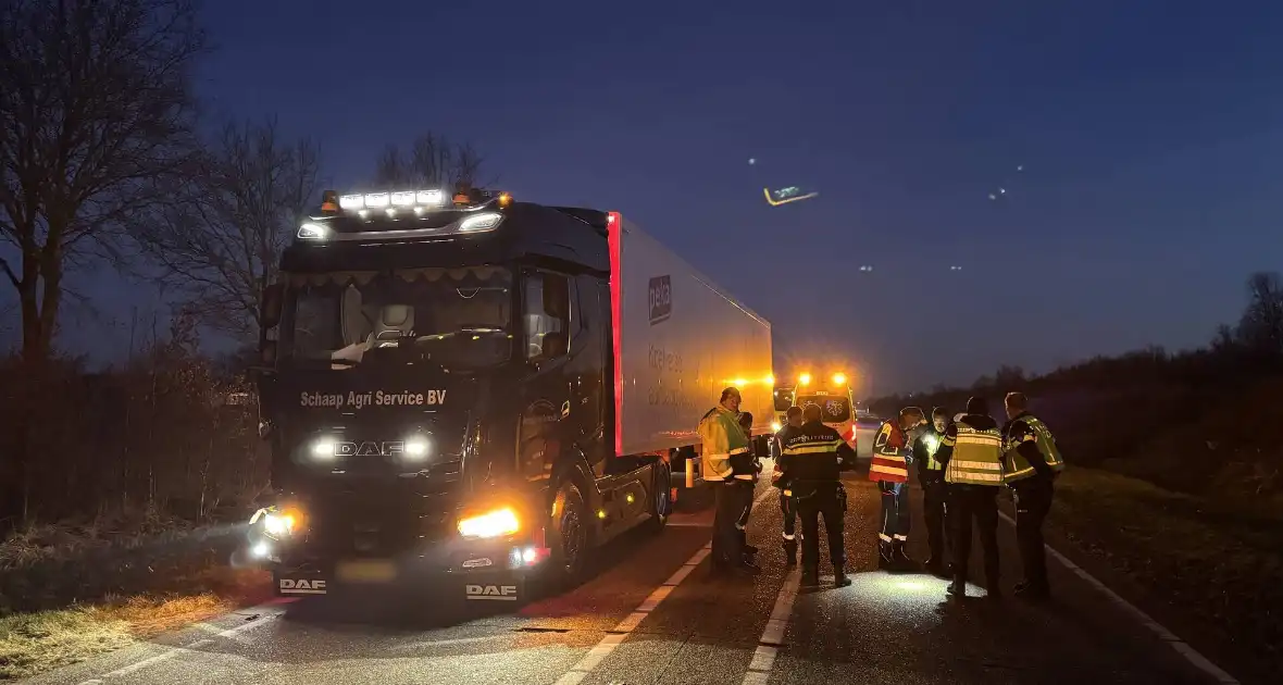 Vrachtwagen rijdt man aan, slachtoffer naar ziekenhuis - Foto 7