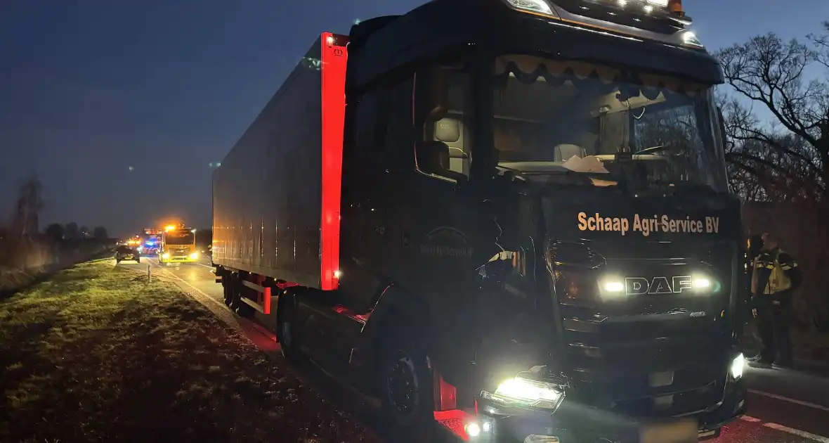 Vrachtwagen rijdt man aan, slachtoffer naar ziekenhuis - Foto 8