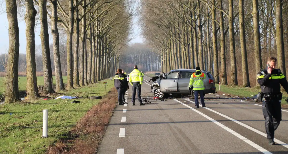 Dodelijk ongeval met auto tegen boom - Foto 5