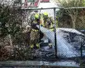 Brand verwoest schuurtje met ontploffende gasflessen