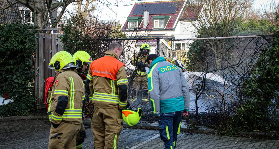 Brand verwoest schuurtje met ontploffende gasflessen - Foto 5