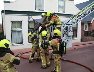 Brand in schoorsteen vraagt om grote inzet van brandweer