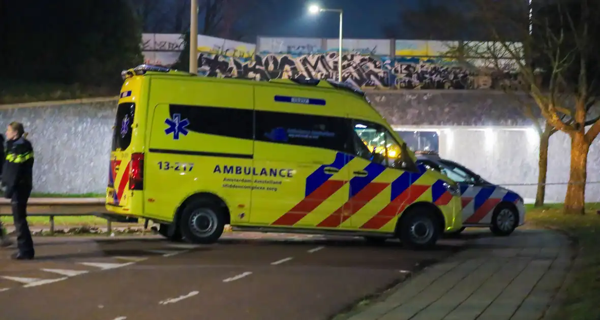 persoon gewond na val van viaduct - Foto 1