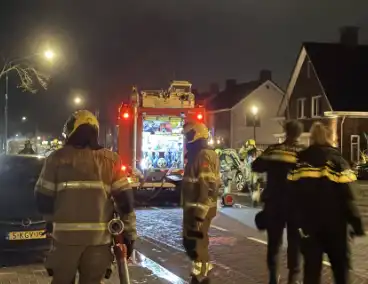 Brandweer blust voertuigbrand in Heeswijk-Dinther