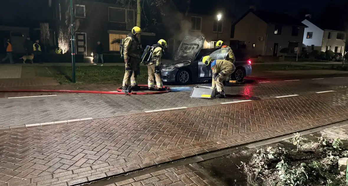 Brandweer blust voertuigbrand in Heeswijk-Dinther - Foto 1