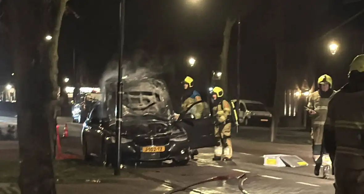 Brandweer blust voertuigbrand in Heeswijk-Dinther - Foto 2