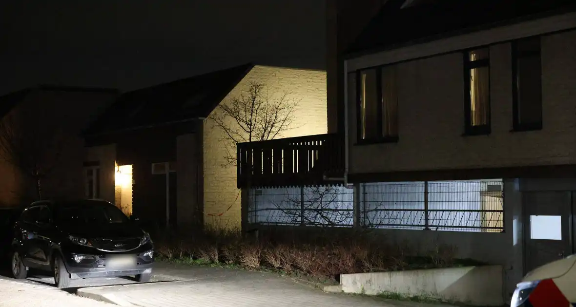 Cobra's en benzine aangetroffen in woning