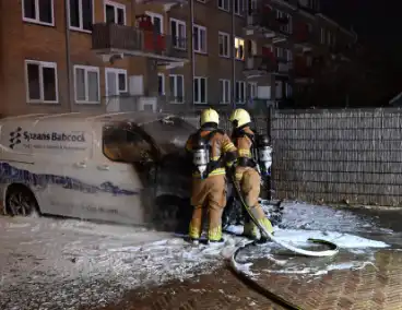 Bedrijfsbusje in vlammen op gegaan