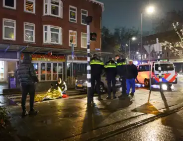 Voetganger komt ten val tijdens ongeval met auto