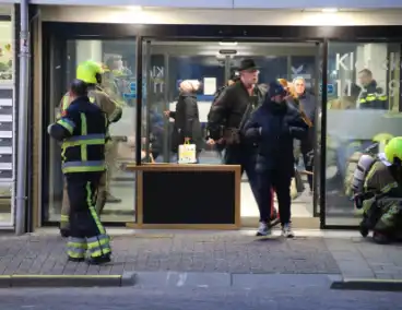 Brand in flatwoning leidt tot grote brandbestrijding