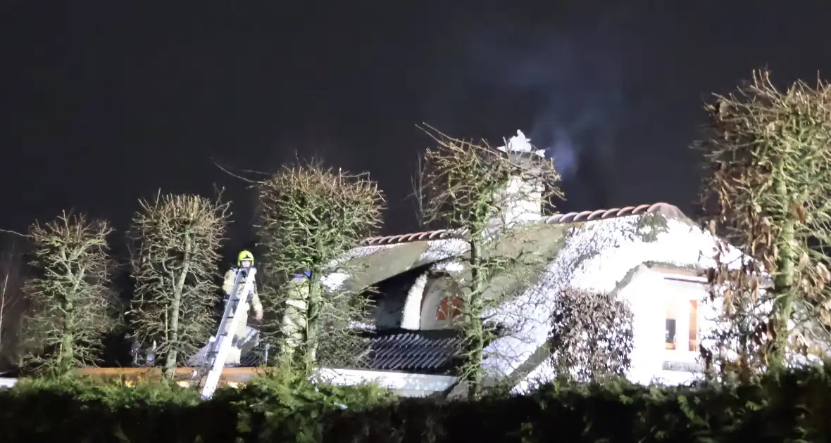 Brand in schoorsteen van villa