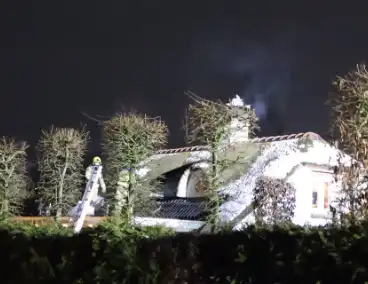 Brand in schoorsteen van villa