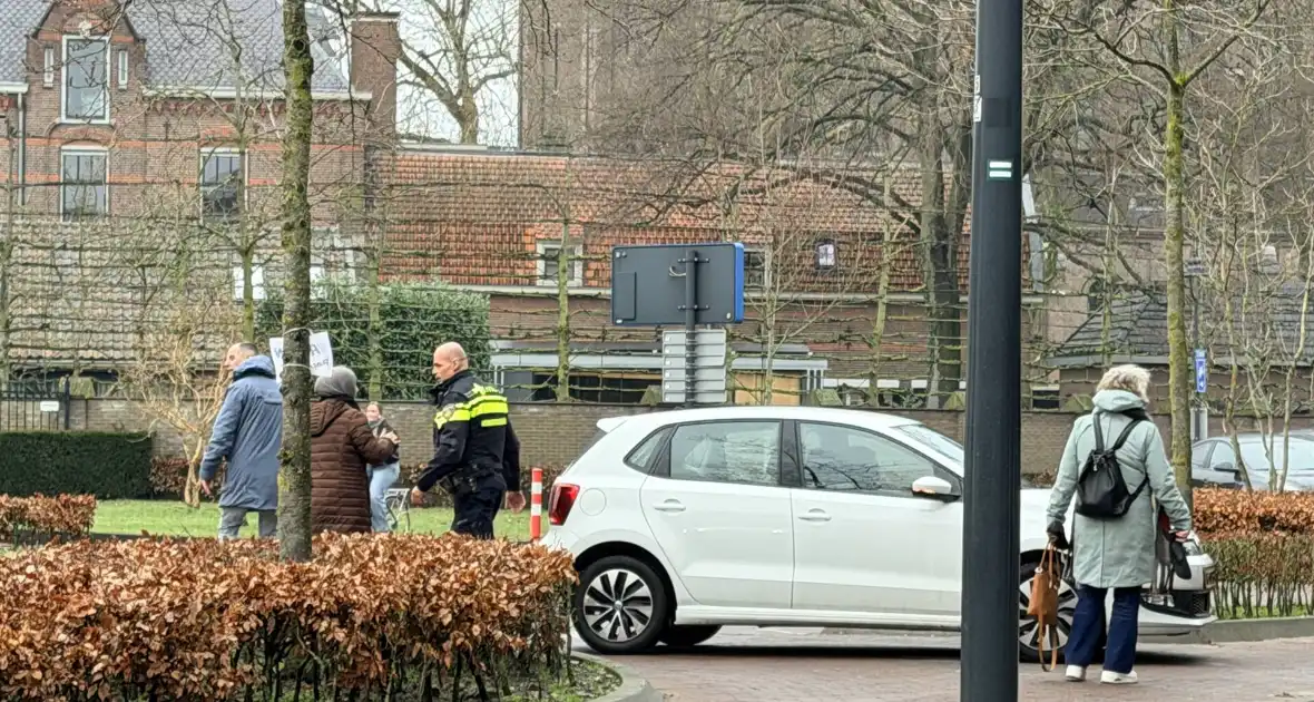Auto botst op fietser tijdens ongeval - Foto 1