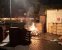 Containerbrand achter winkel snel geblust