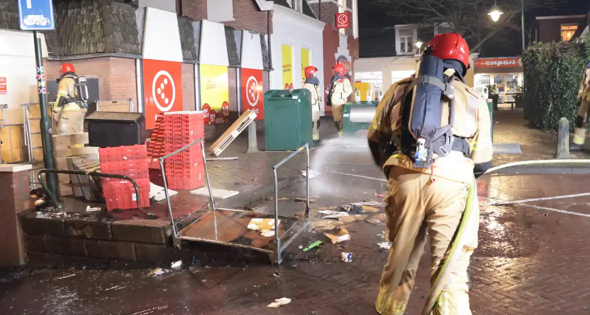 Containerbrand achter winkel snel geblust - Foto 1