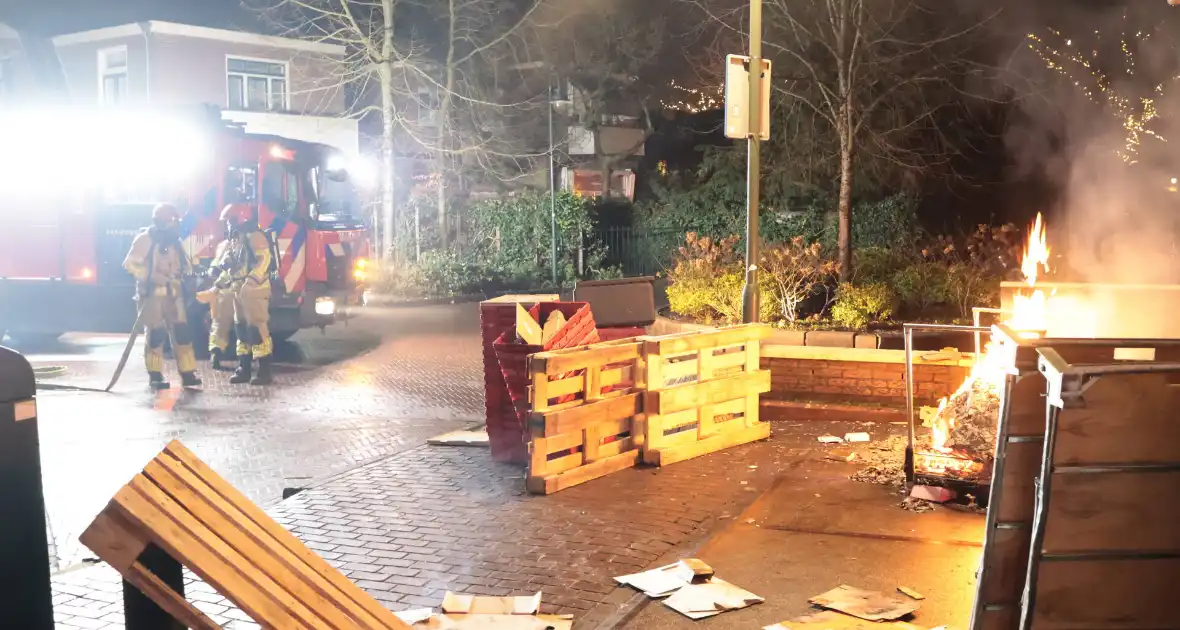 Containerbrand achter winkel snel geblust - Foto 15