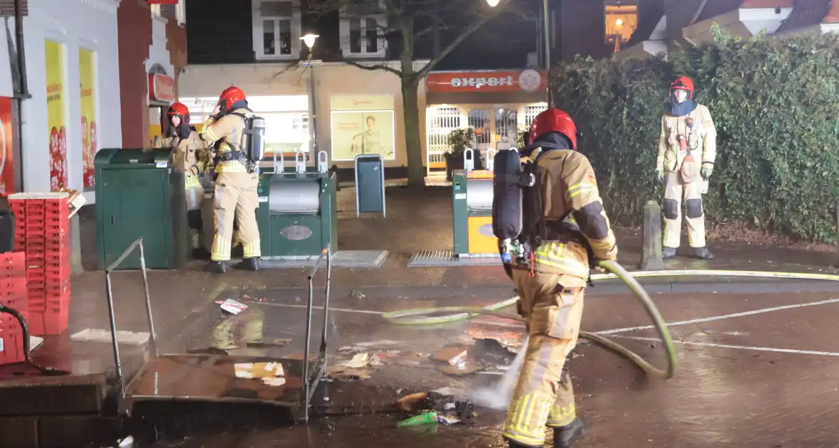 Containerbrand achter winkel snel geblust - Foto 18