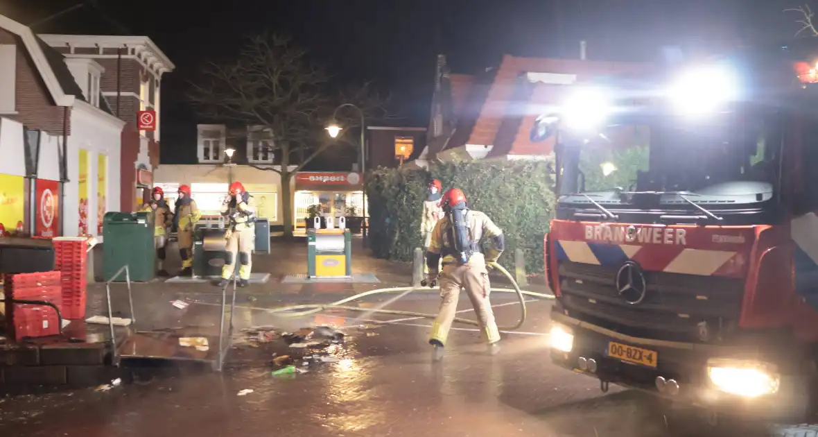 Containerbrand achter winkel snel geblust - Foto 2