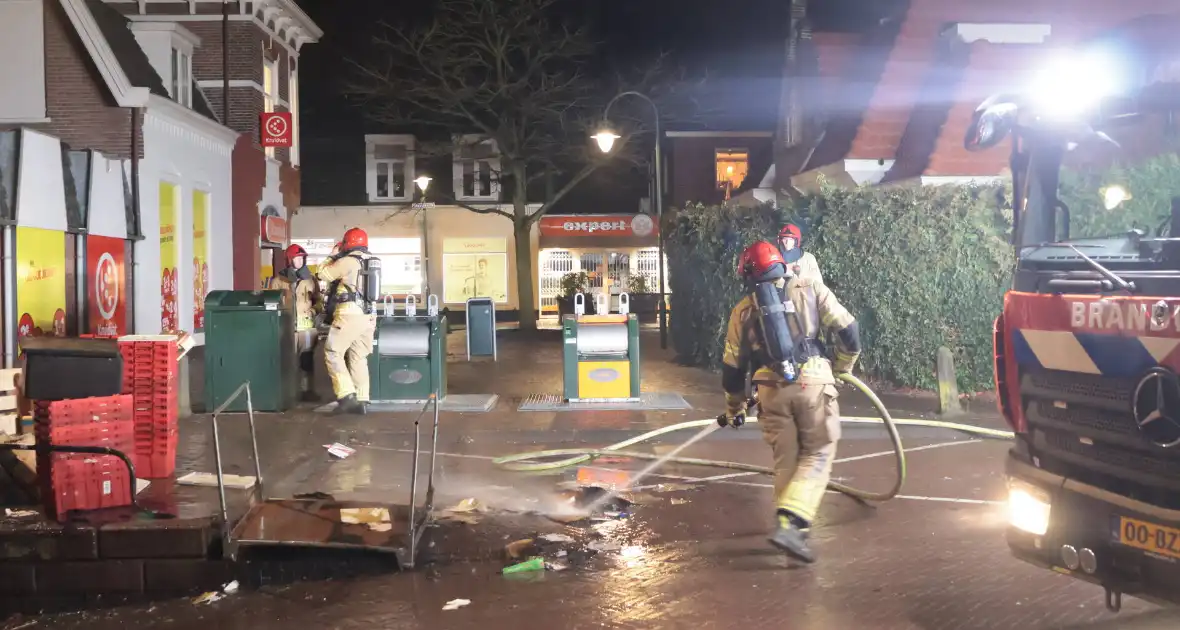 Containerbrand achter winkel snel geblust - Foto 3