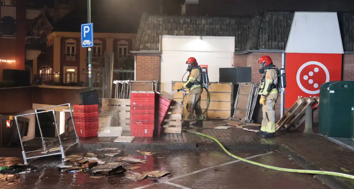 Containerbrand achter winkel snel geblust - Foto 4