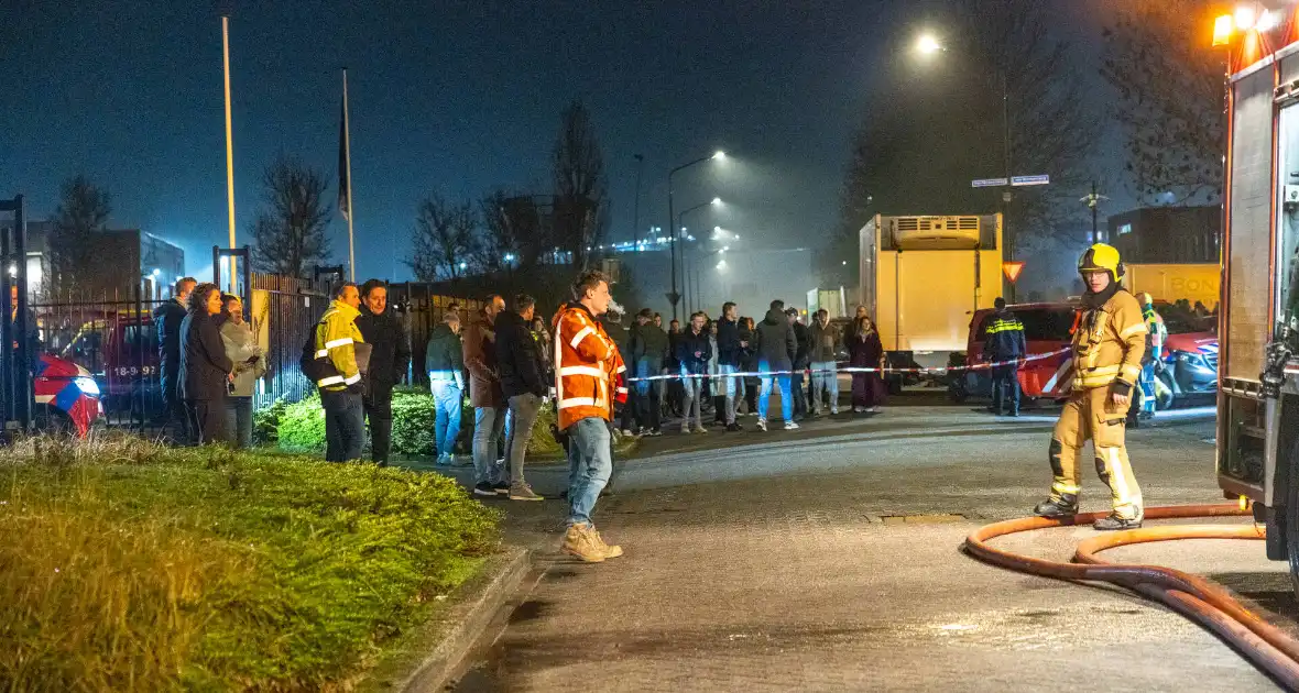 Zeer grote brand in industriegebouw vereist grootschalige inzet - Foto 12