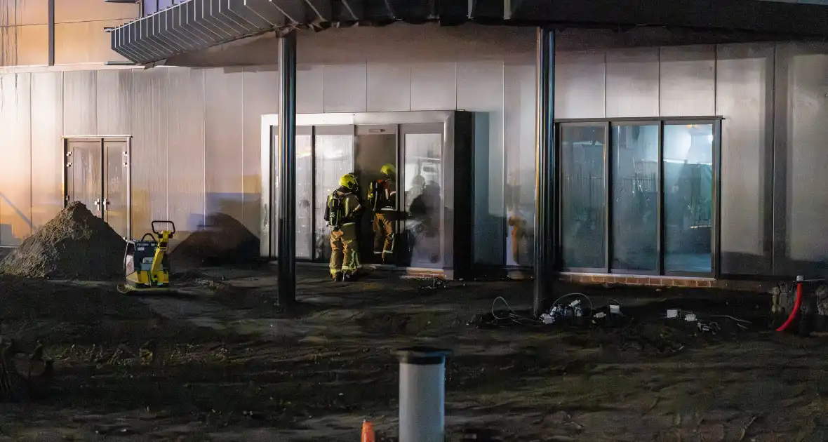Zeer grote brand in industriegebouw vereist grootschalige inzet - Foto 17