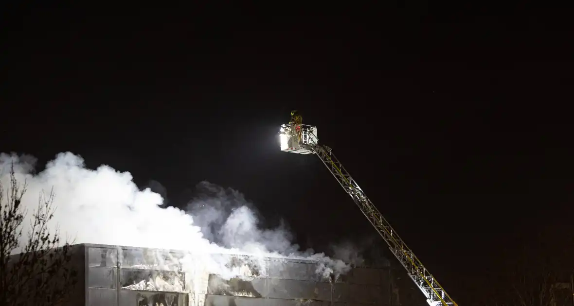 Zeer grote brand in industriegebouw vereist grootschalige inzet - Foto 3