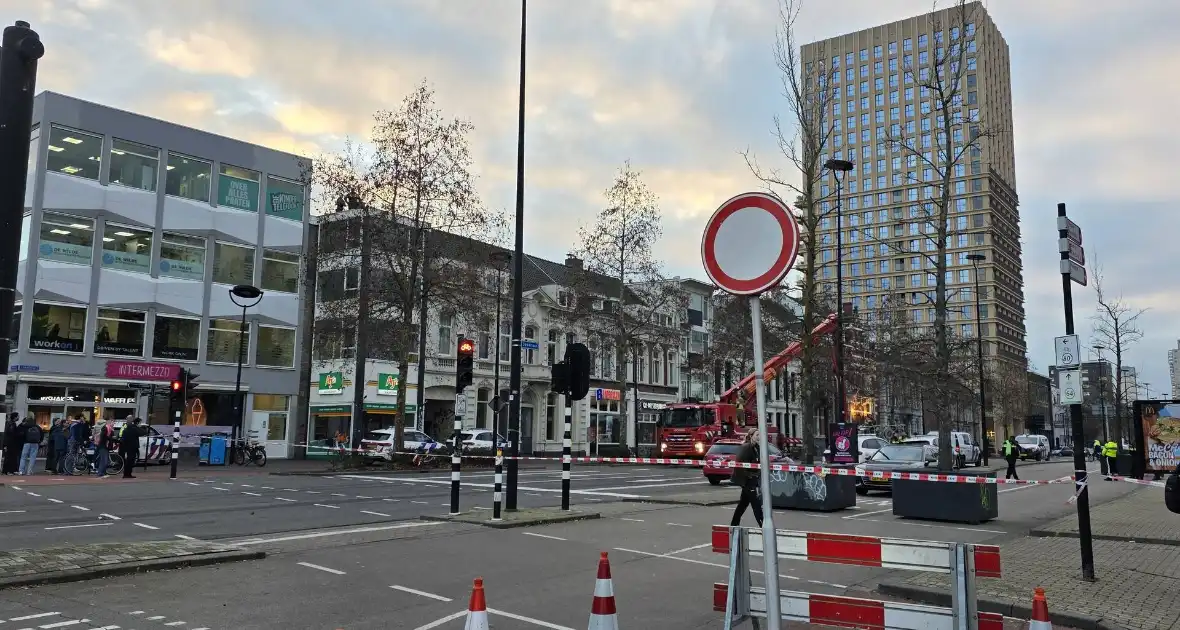 Politie houdt winkeldief aan op dak - Foto 3
