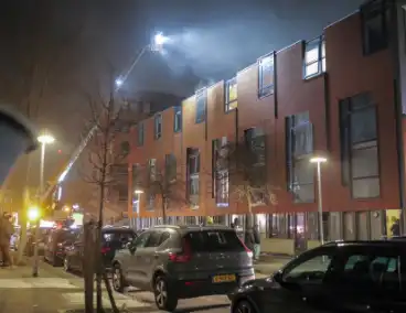 Grote woningbrand leidt tot evacuatie en rookinhalatie