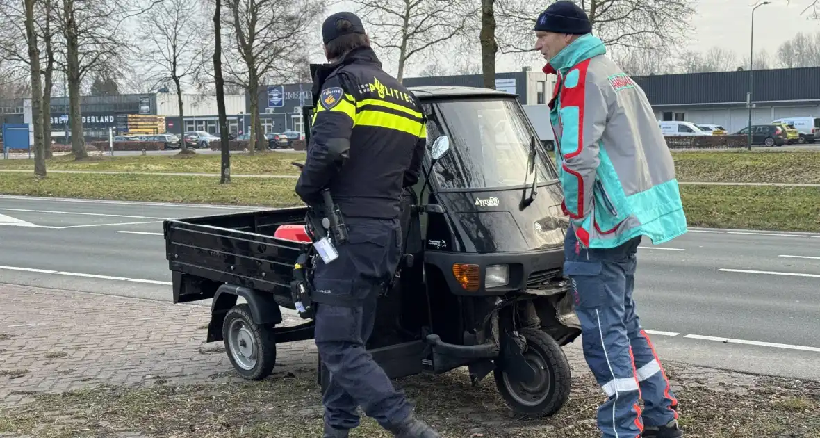 Botsing tussen piaggo en personenauto - Foto 1