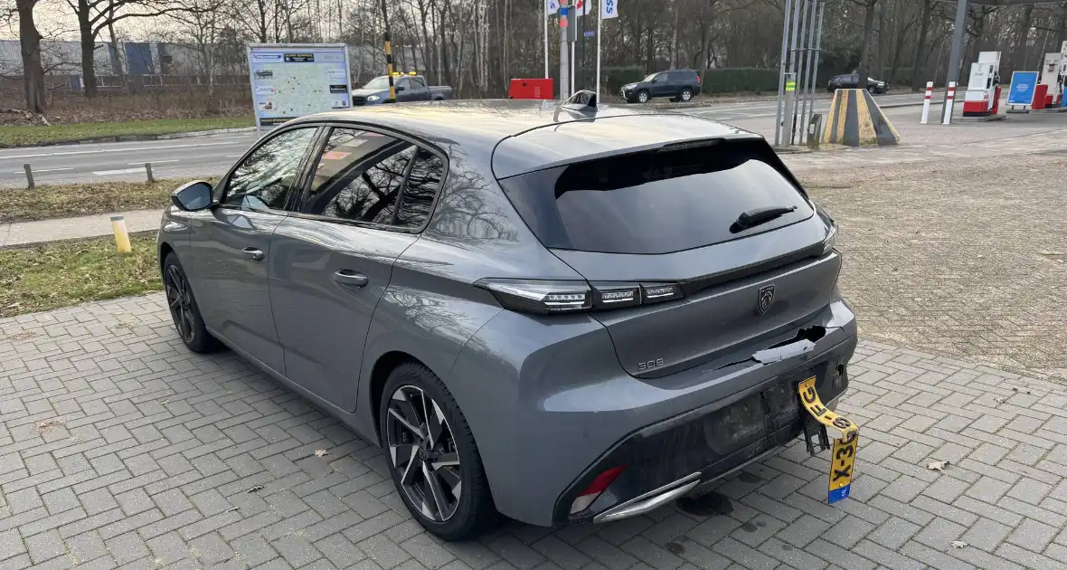 Botsing tussen piaggo en personenauto - Foto 2