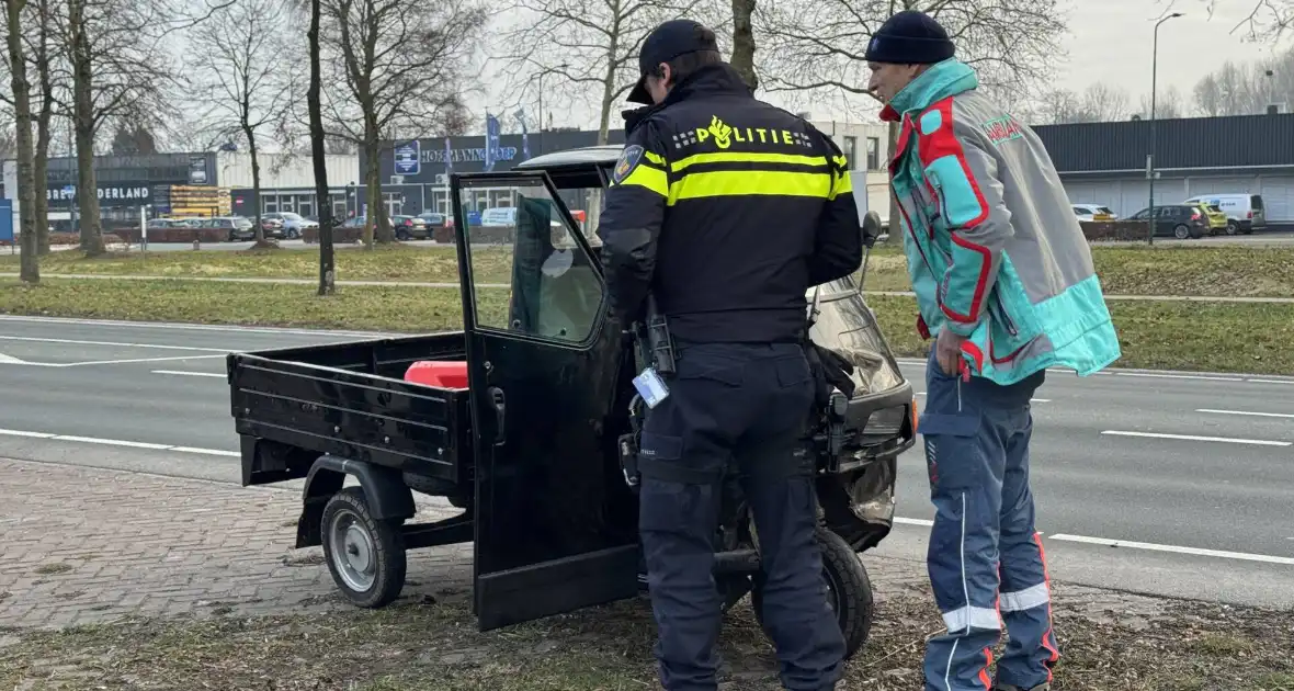 Botsing tussen piaggo en personenauto - Foto 3