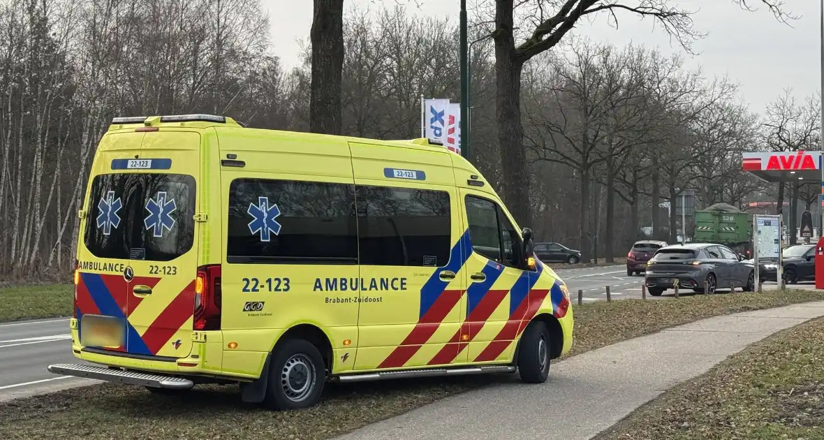Botsing tussen piaggo en personenauto - Foto 5