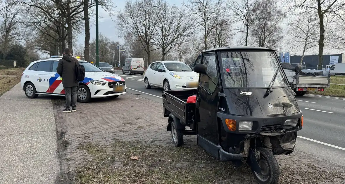 Botsing tussen piaggo en personenauto - Foto 7