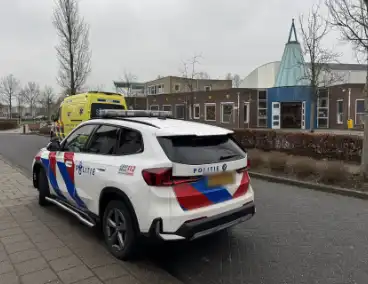 Kind valt van stoel op basisschool