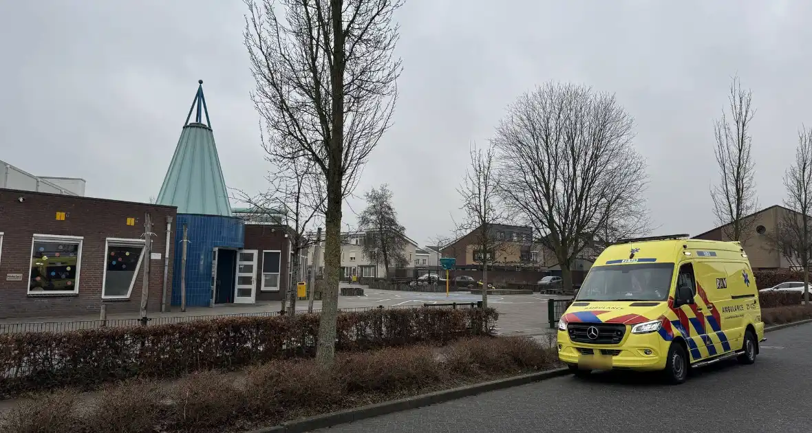 Kind valt van stoel op basisschool - Foto 2