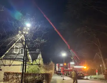 Hoogwerker ingezet bij schoorsteenbrand