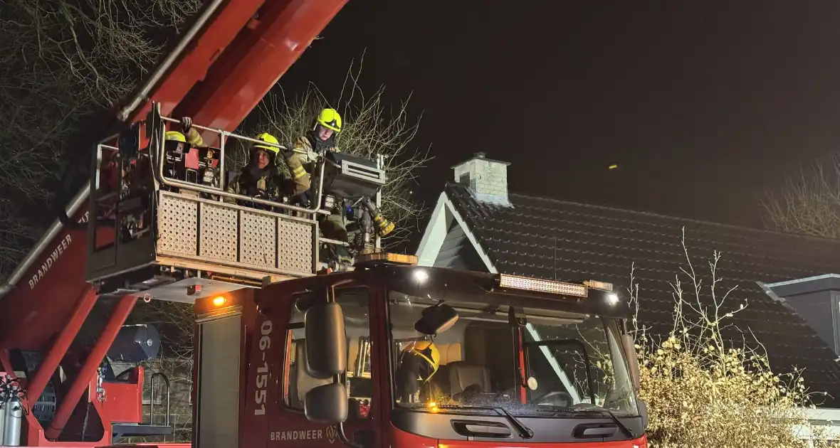 Hoogwerker ingezet bij schoorsteenbrand - Foto 2